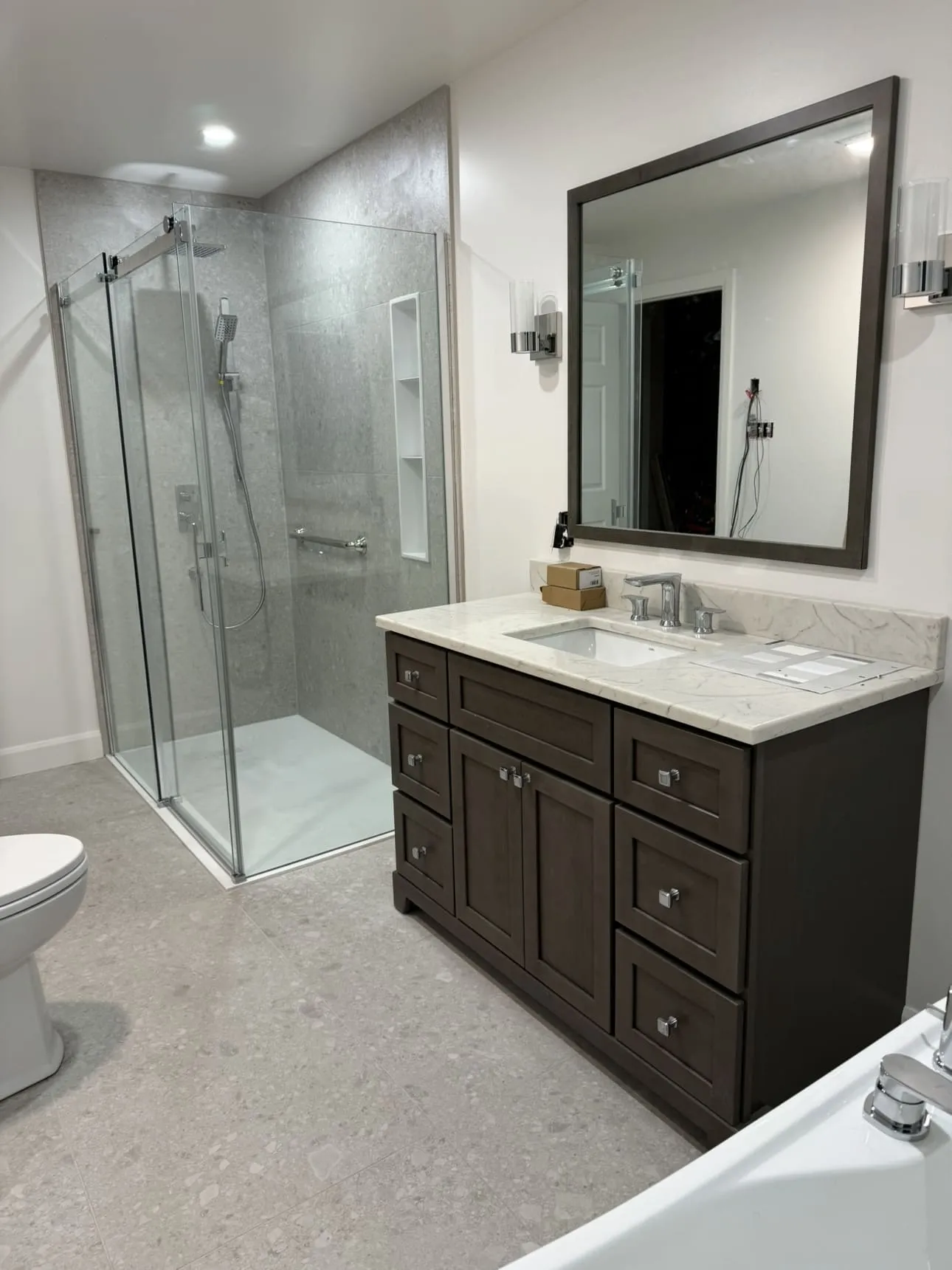 Salle de bain rénovée par Plomberie MD, plombier desservant Hull