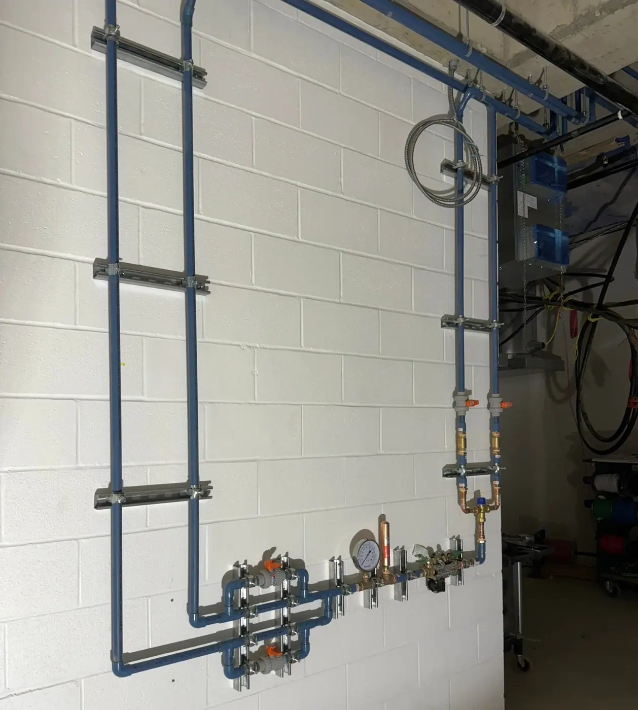 Water entry and valves of a redone mechanical room in Gatineau: what to shut first in a leak